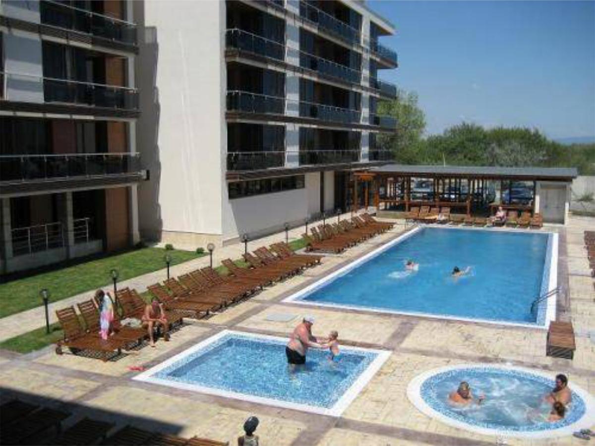 Pomorie Bay Aparthotel Exterior photo