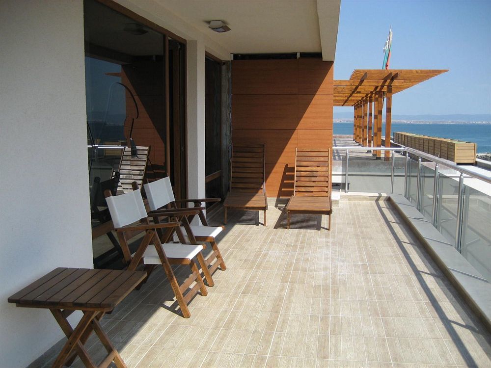 Pomorie Bay Aparthotel Exterior photo